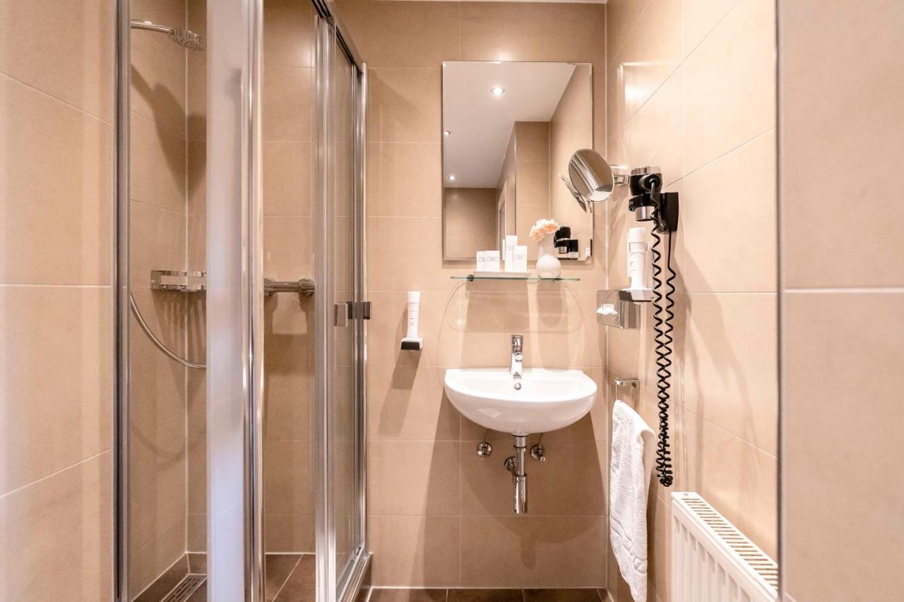 Feldmochinger Hof Hotel 4*