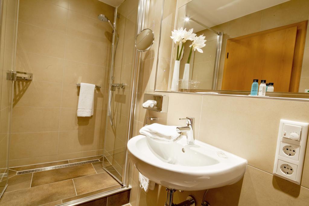 Feldmochinger Hof 4* Munich