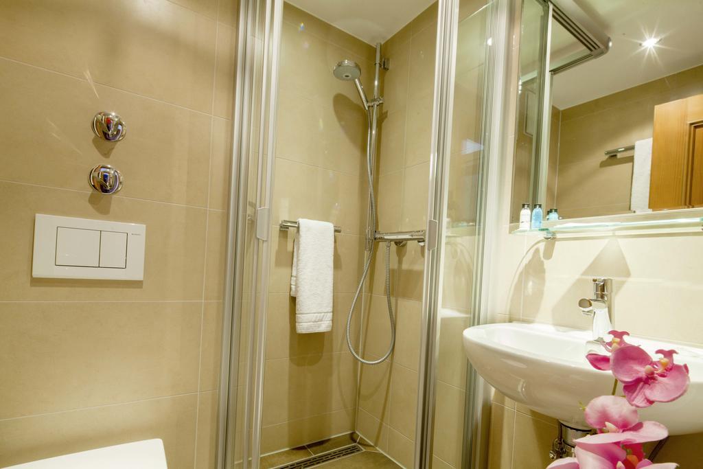 Feldmochinger Hof Hotel 4*