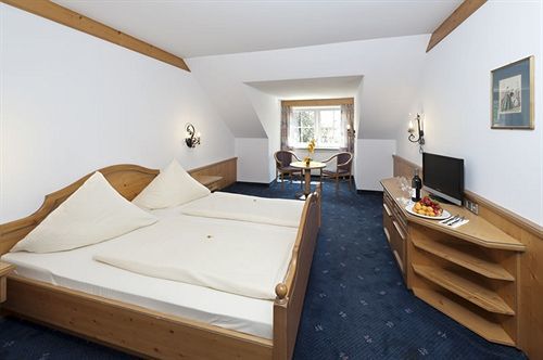 Feldmochinger Hof Hotel 4*